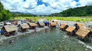 Isa sa mga pinagmamalaki na tourist destinations ng Bongabong, Oriental Mindoro ay ang Lisap River na may napakalinis at malamig na tubig na saktong dayuhin ngayong summer. Mga larawan mula sa Mangyan Travel Vlog.
