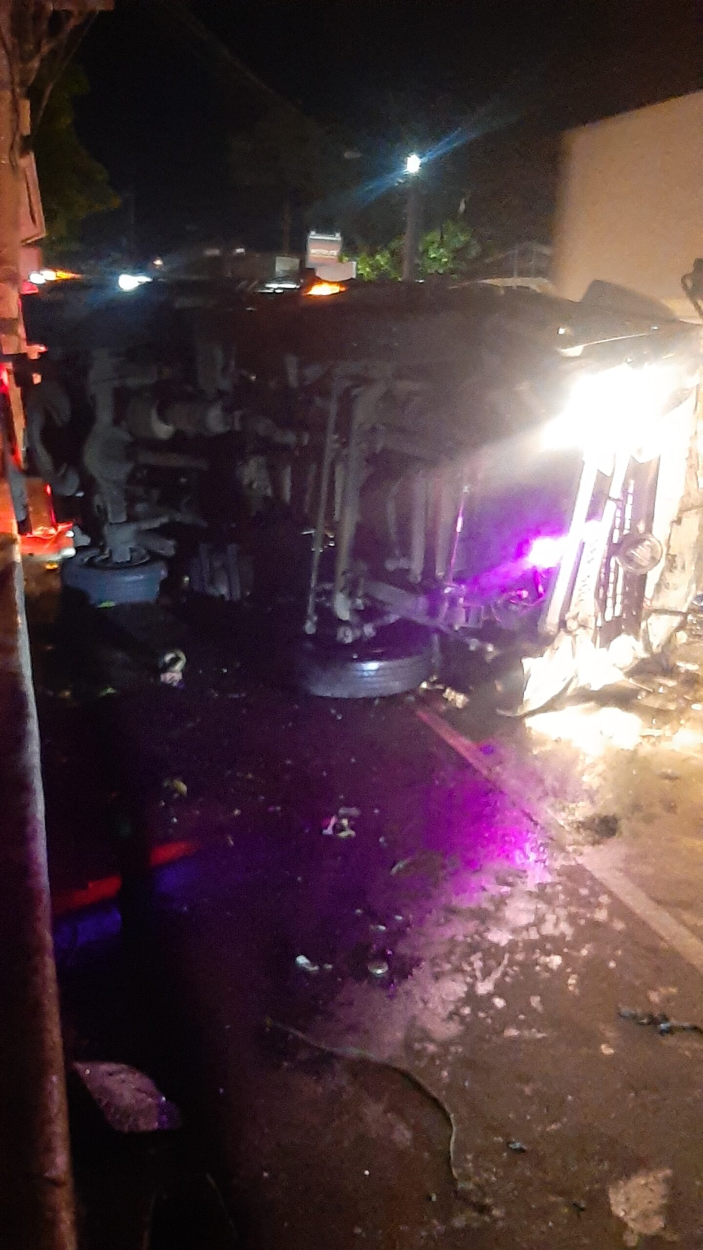 Isang aksidente na naman ang naganap sa naitonal highway ng Brgy. 1, Alaminos, Laguna matapos tumagilid ang isang cargo truck.
